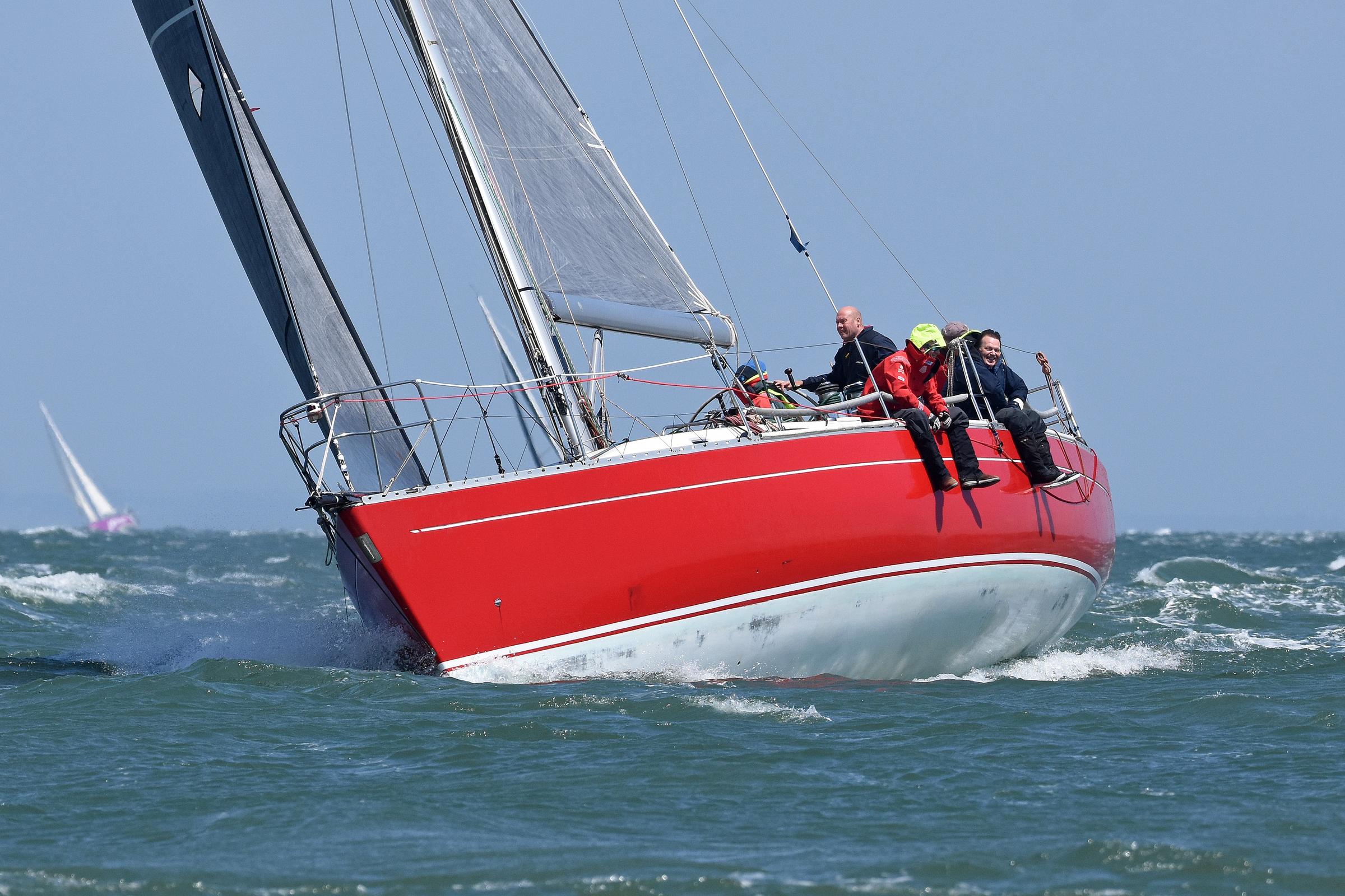Salcombe Gin Morgan Cup: Scarlet Oyster & Bellino celebrate in Dartmouth