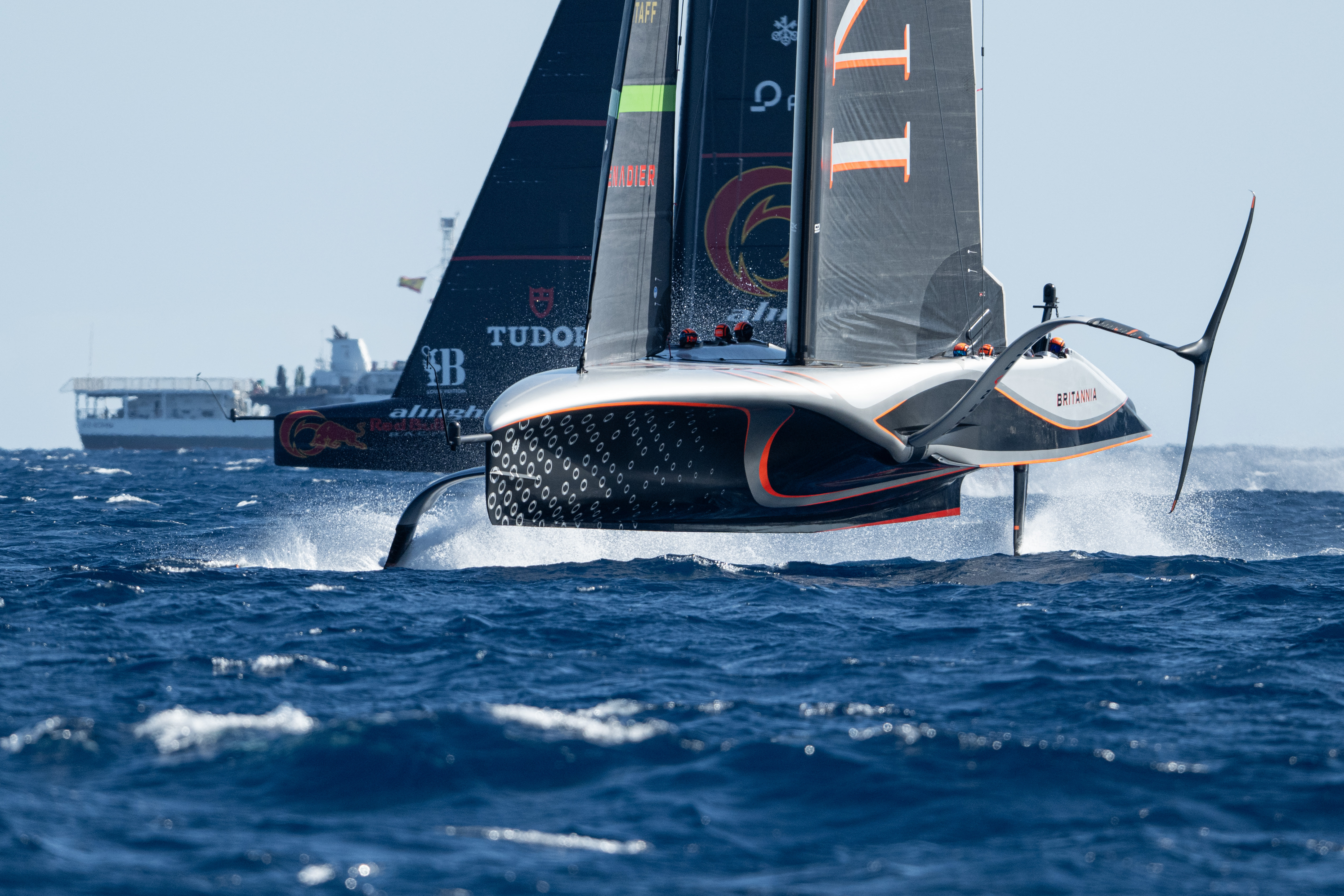  Match point for British & Italians in the Louis Vuitton Cup Semi-Finals