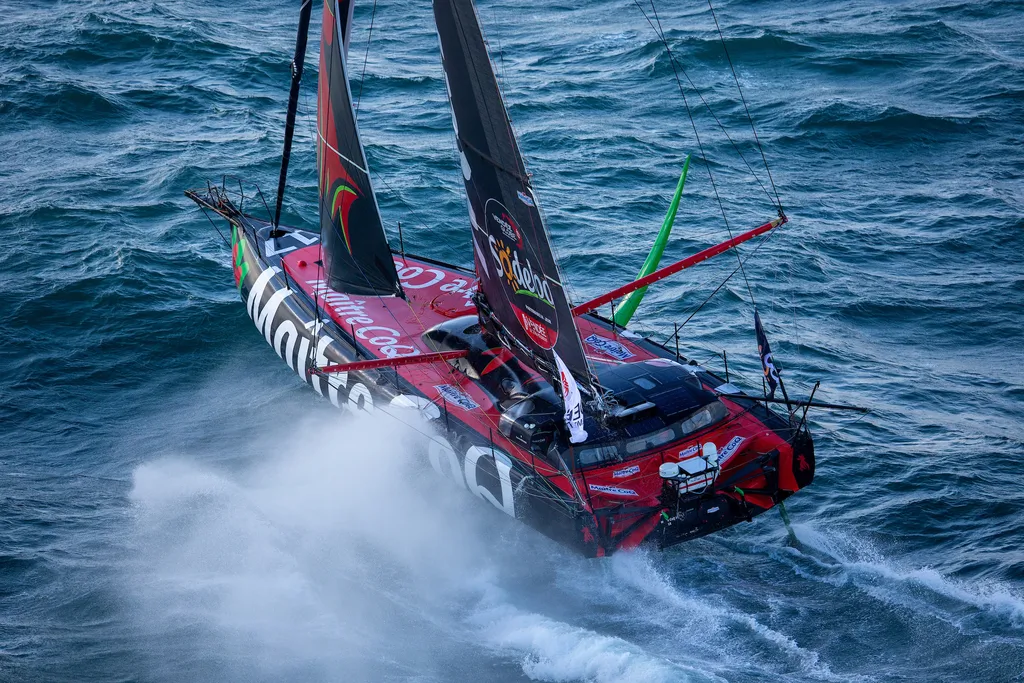 Steering system failure for Yannick Bestaven