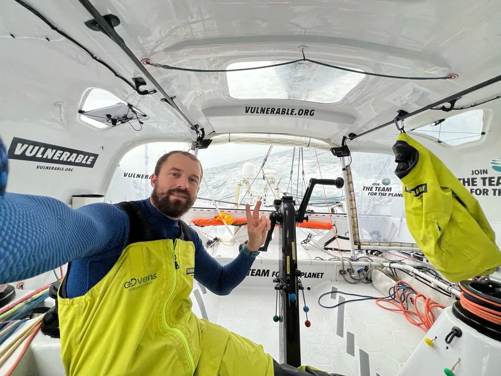 Light winds off the Brazilian coast for Vendee leader Charlie Dalin 
