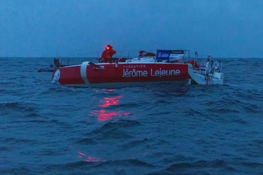 Solo sailors refuse to give up, experienced racers lead La Solitaire du Figaro Paprec fleet